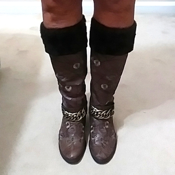 COPY - Women's Stuart Weitzman Shearling tall boot - Picture 2 of 9